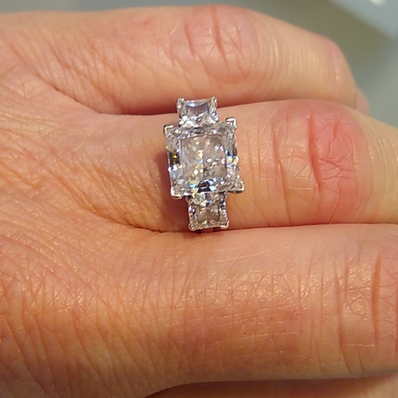 14K White Gold 3 Stone Ring - Picture 6 of 6